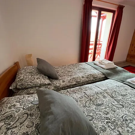 Gyimesvoelgy Vendeghaz Lägenhet