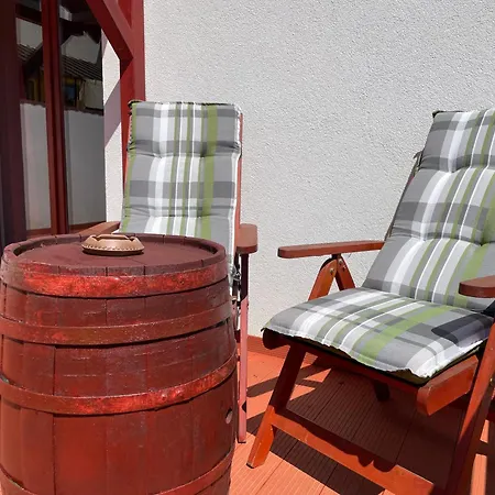 Gyimesvoelgy Vendeghaz Lägenhet *